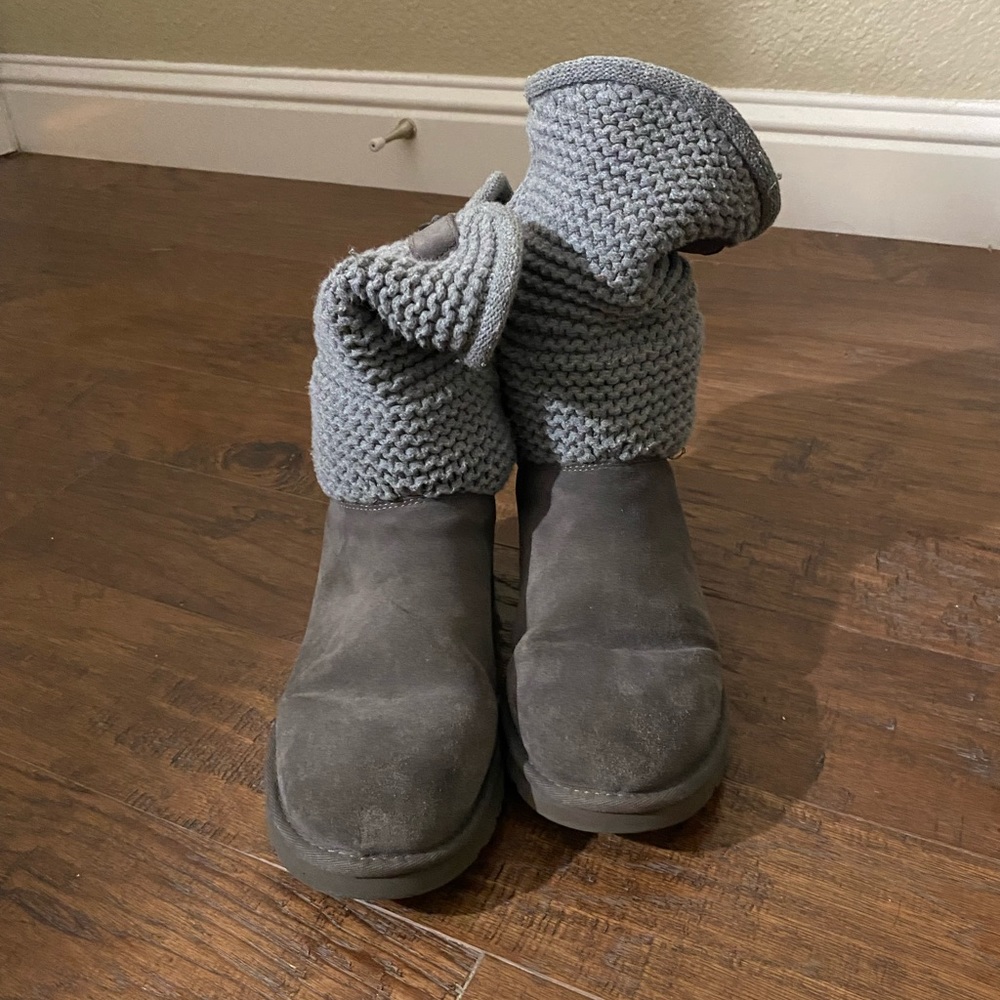 UGGS ! Beautiful grey - Picture 10 of 11